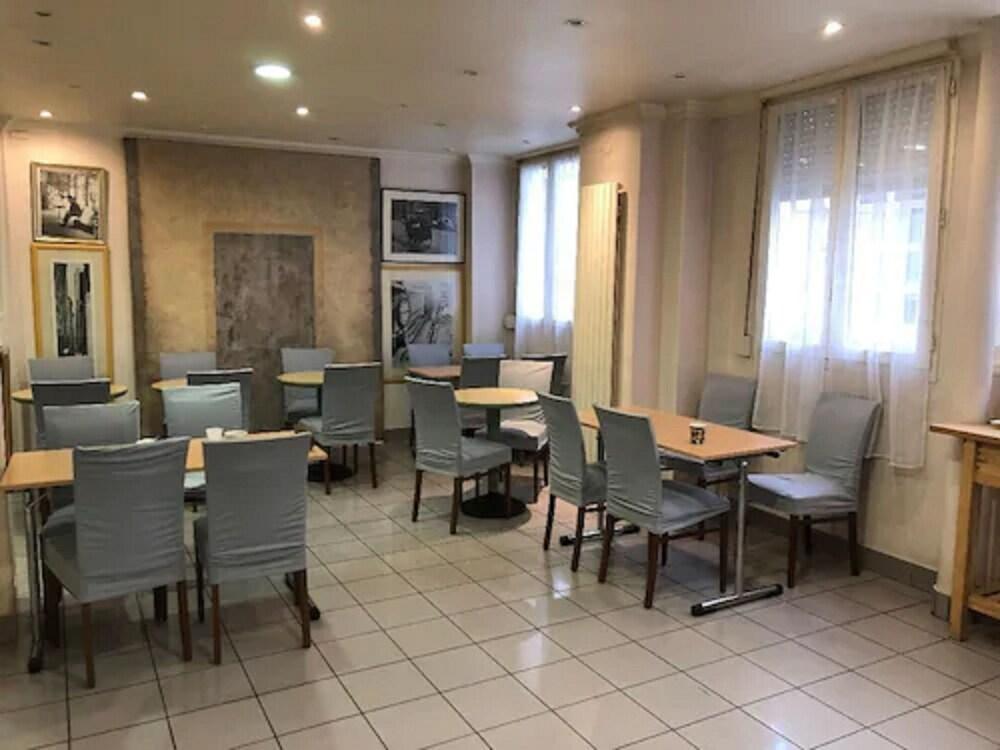 Hotel Clauzel Paris Luaran gambar