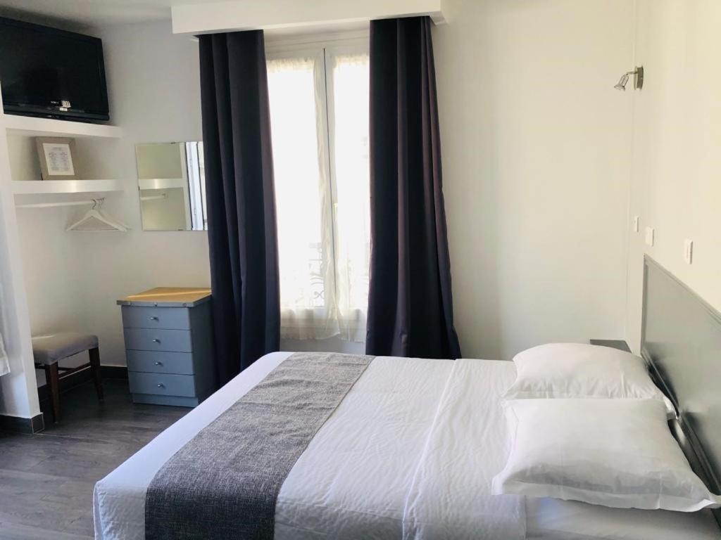 Hotel Clauzel Paris Luaran gambar