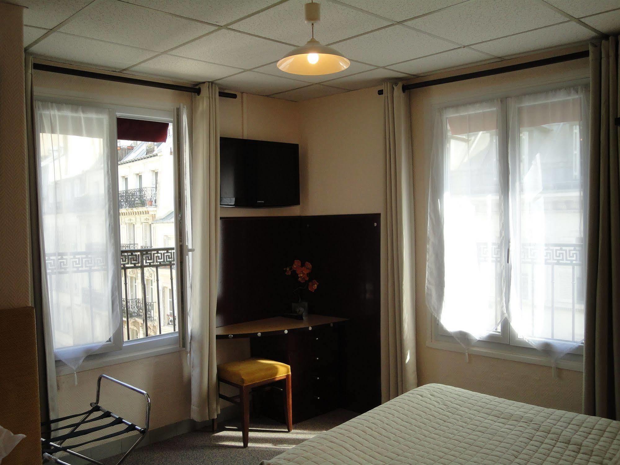 Hotel Clauzel Paris Luaran gambar