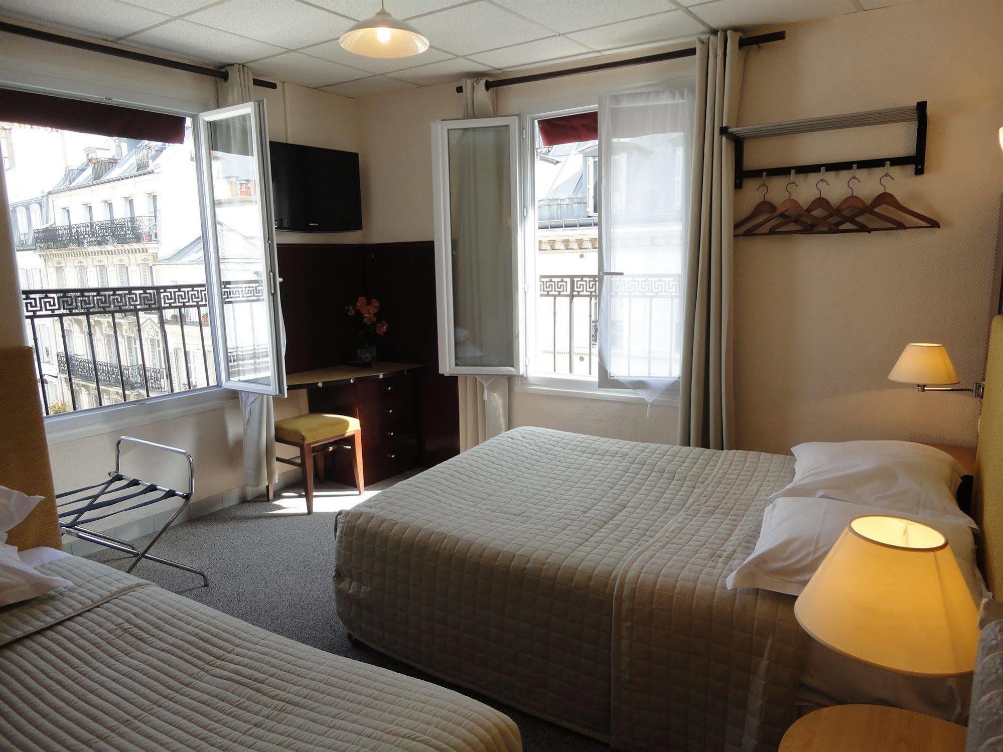 Hotel Clauzel Paris Luaran gambar