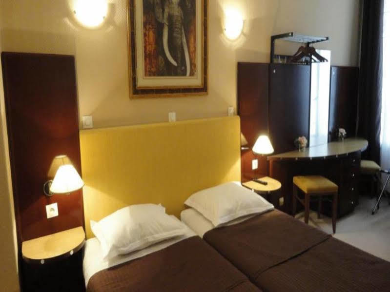 Hotel Clauzel Paris Luaran gambar